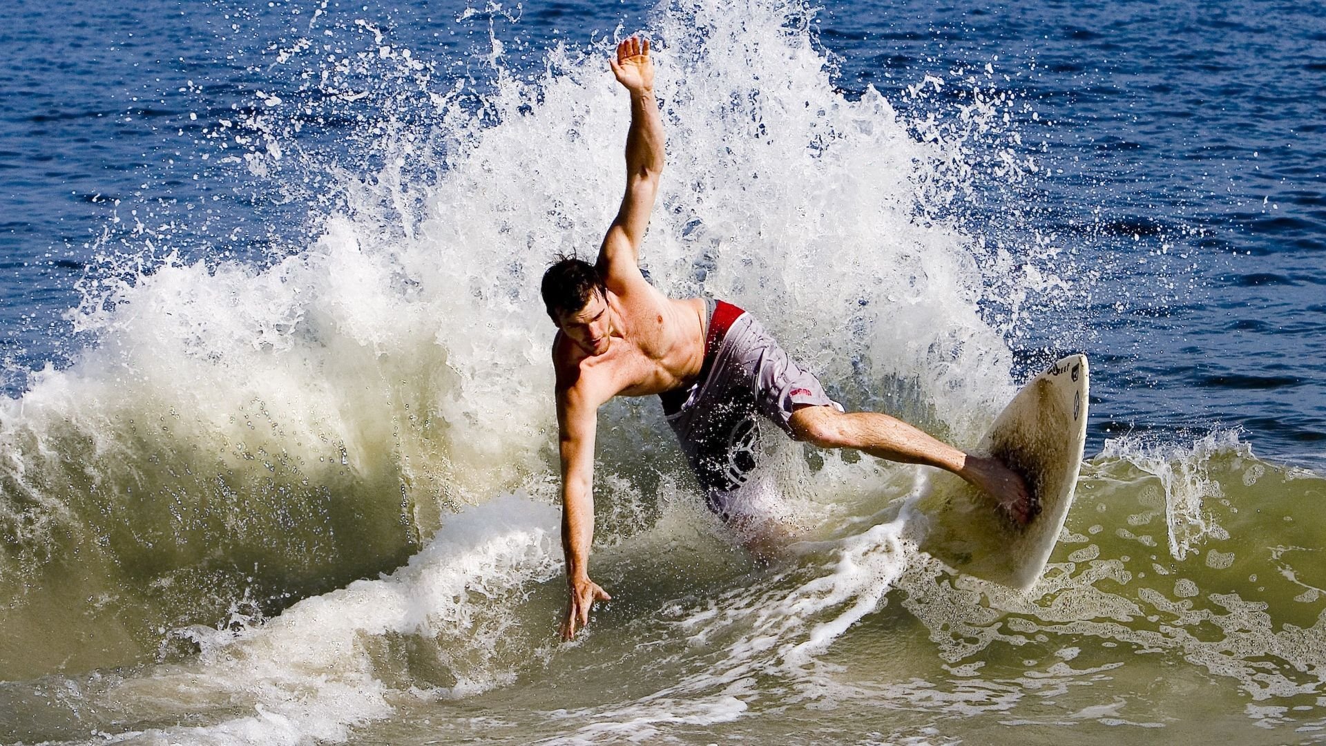 就在刚刚！兰德尔太狠了！加内特队史36年纪录被打破，加内特几届篮板王